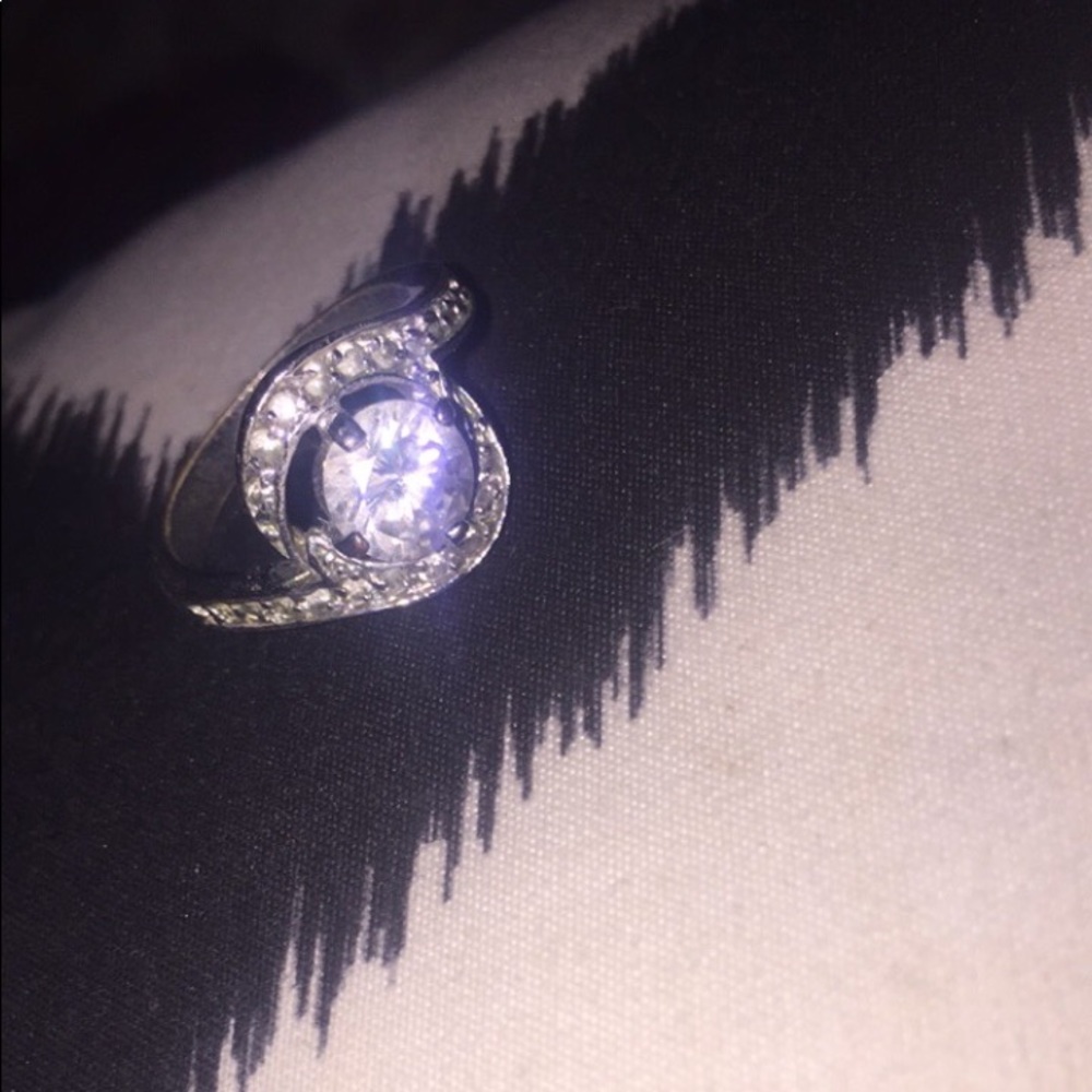 Ring - Picture 2 of 4